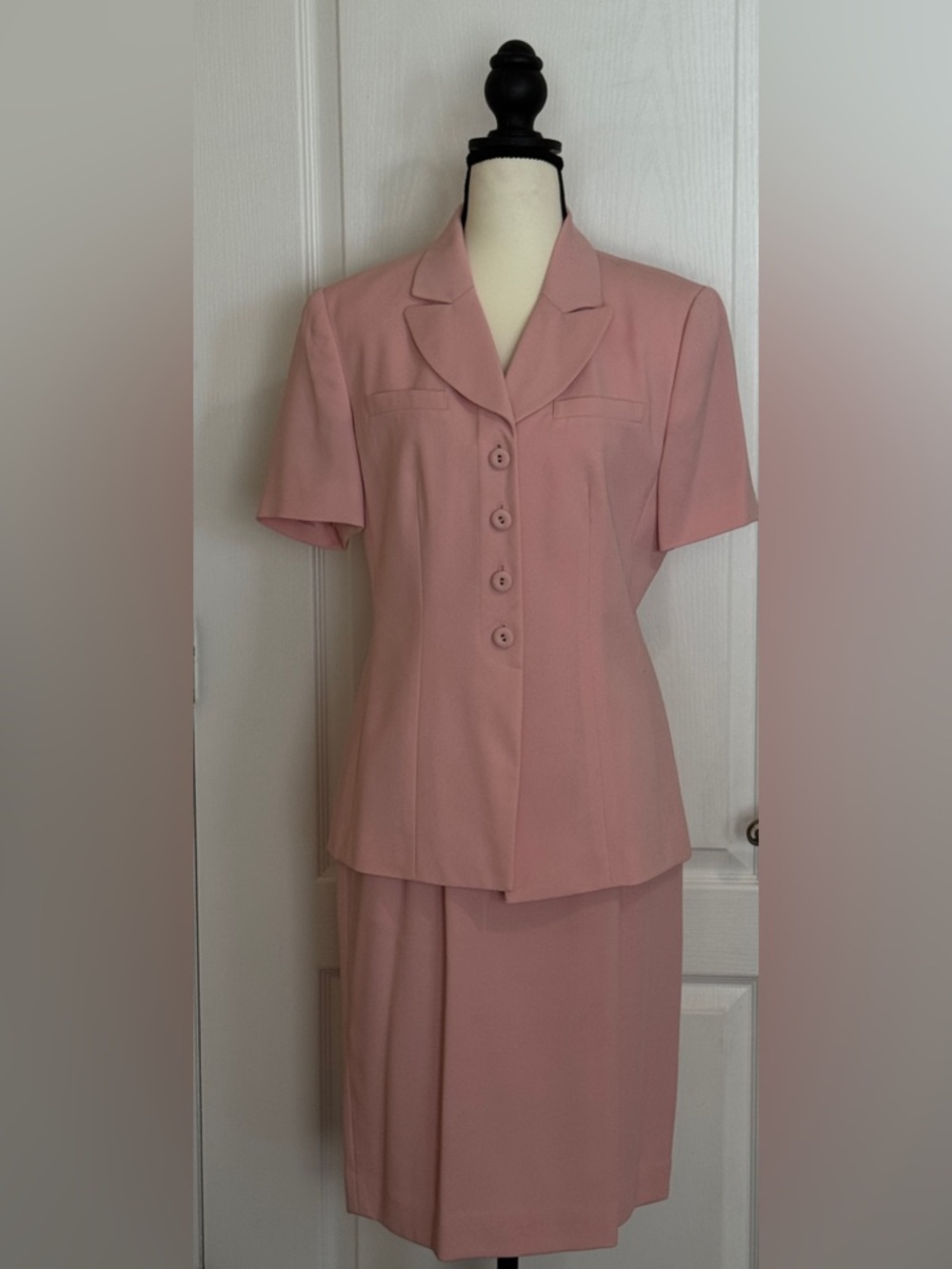 Morgan Taylor Pale Pink Short-Sleeve Tailored 2PC Suit. 6P